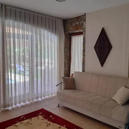 Asiyan Mustakil Havuzlu Merkez'de Villa